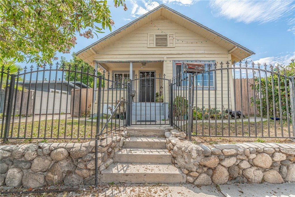 Property Photo:  225 Branch Street  CA 90042 