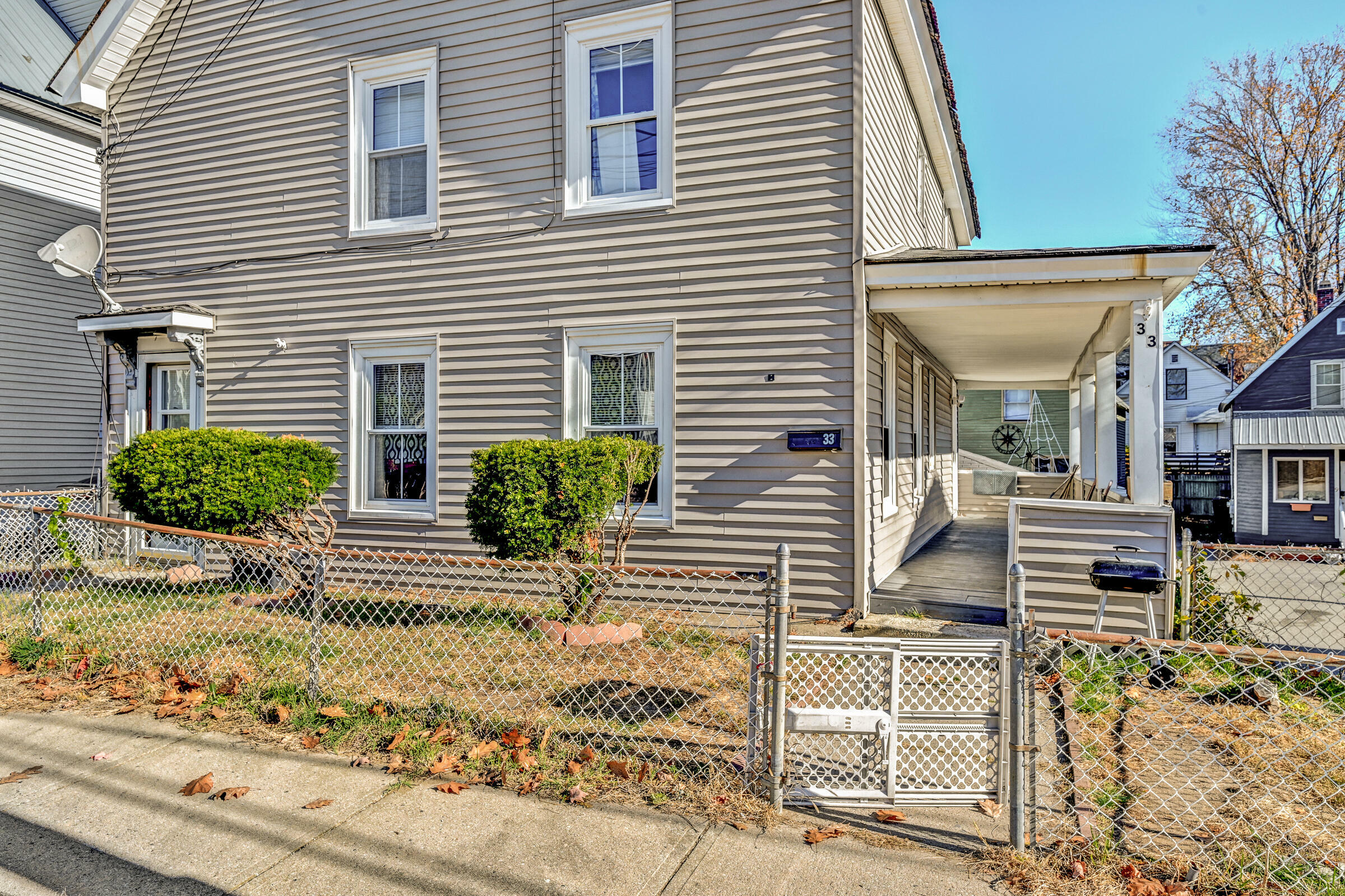 Property Photo:  33 Spruce Street  ME 04073 