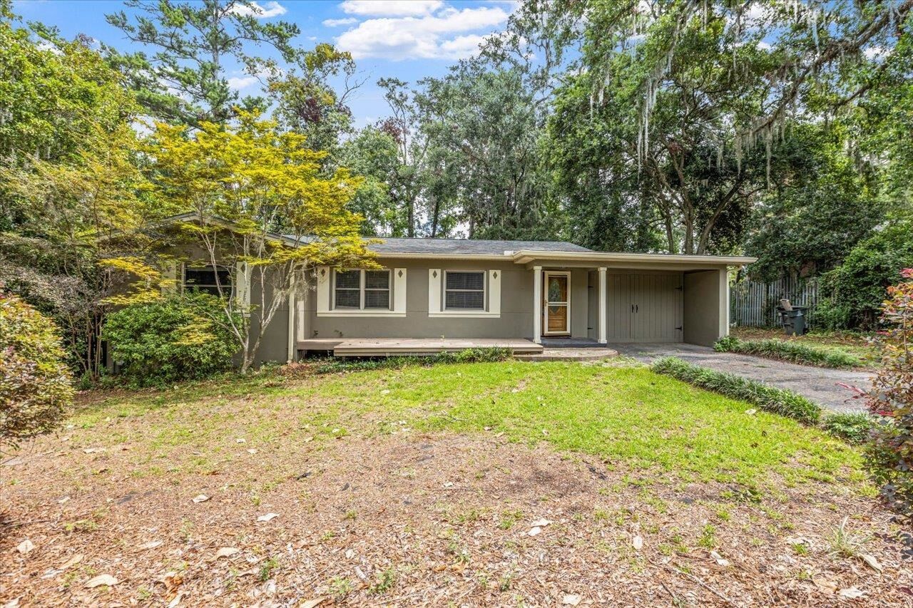 Property Photo: 824 Governors Drive FL 32301