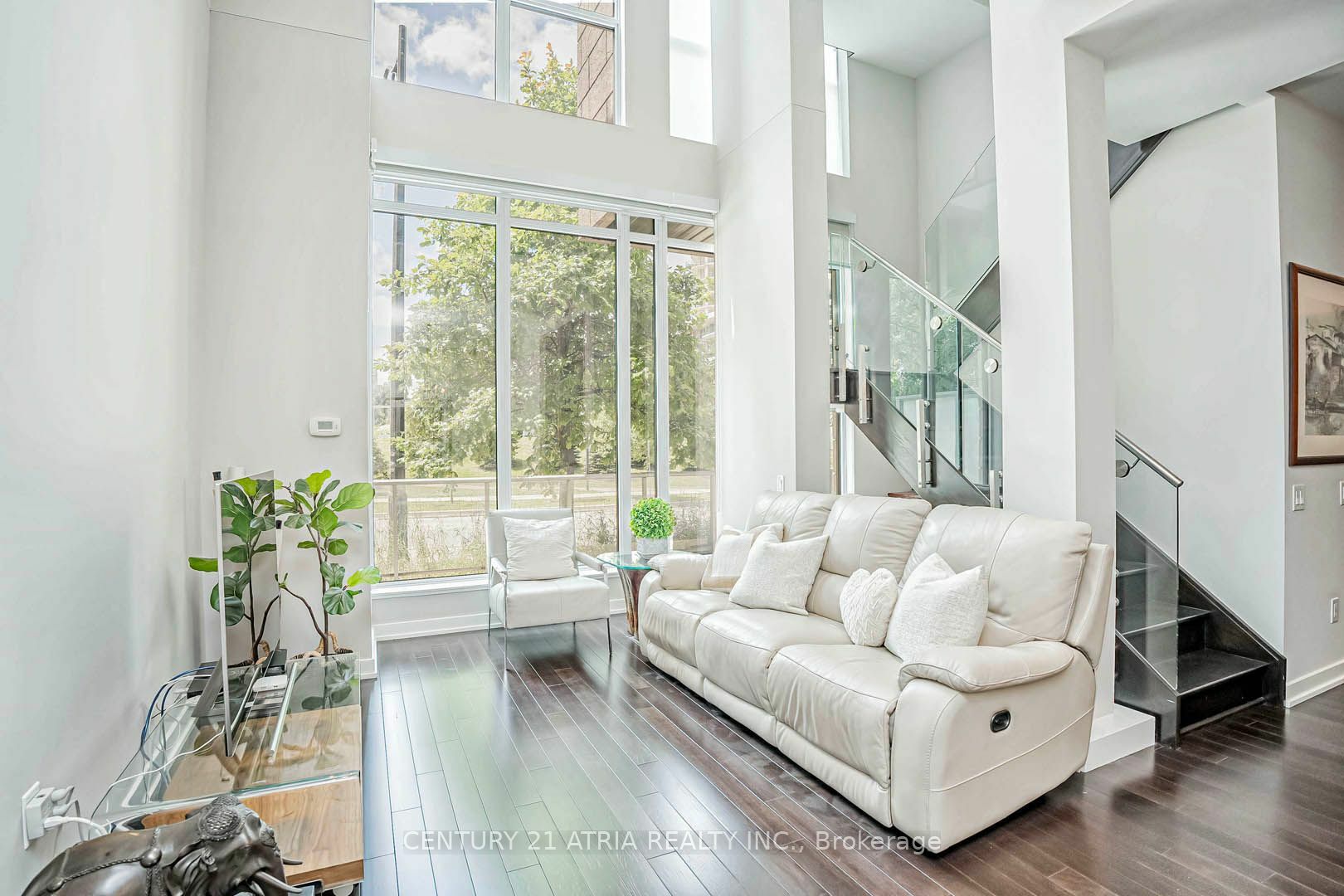 Property Photo:  129 McMahon Dr Th03  ON M2K 0C2 