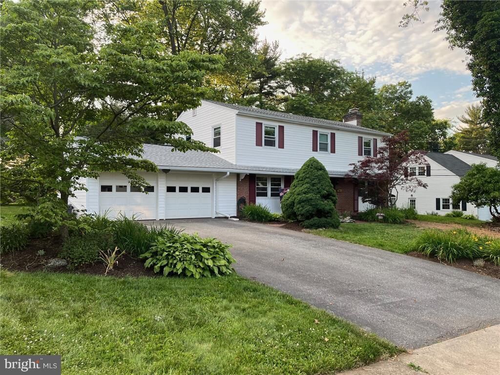 Property Photo:  321 Iroquois Street  PA 18049 