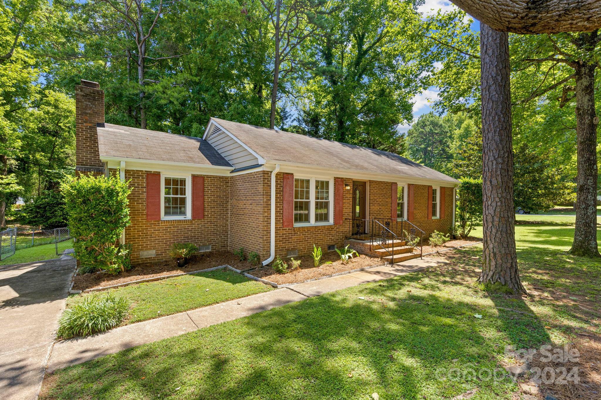 Property Photo:  7607 Surreywood Place  NC 28270 