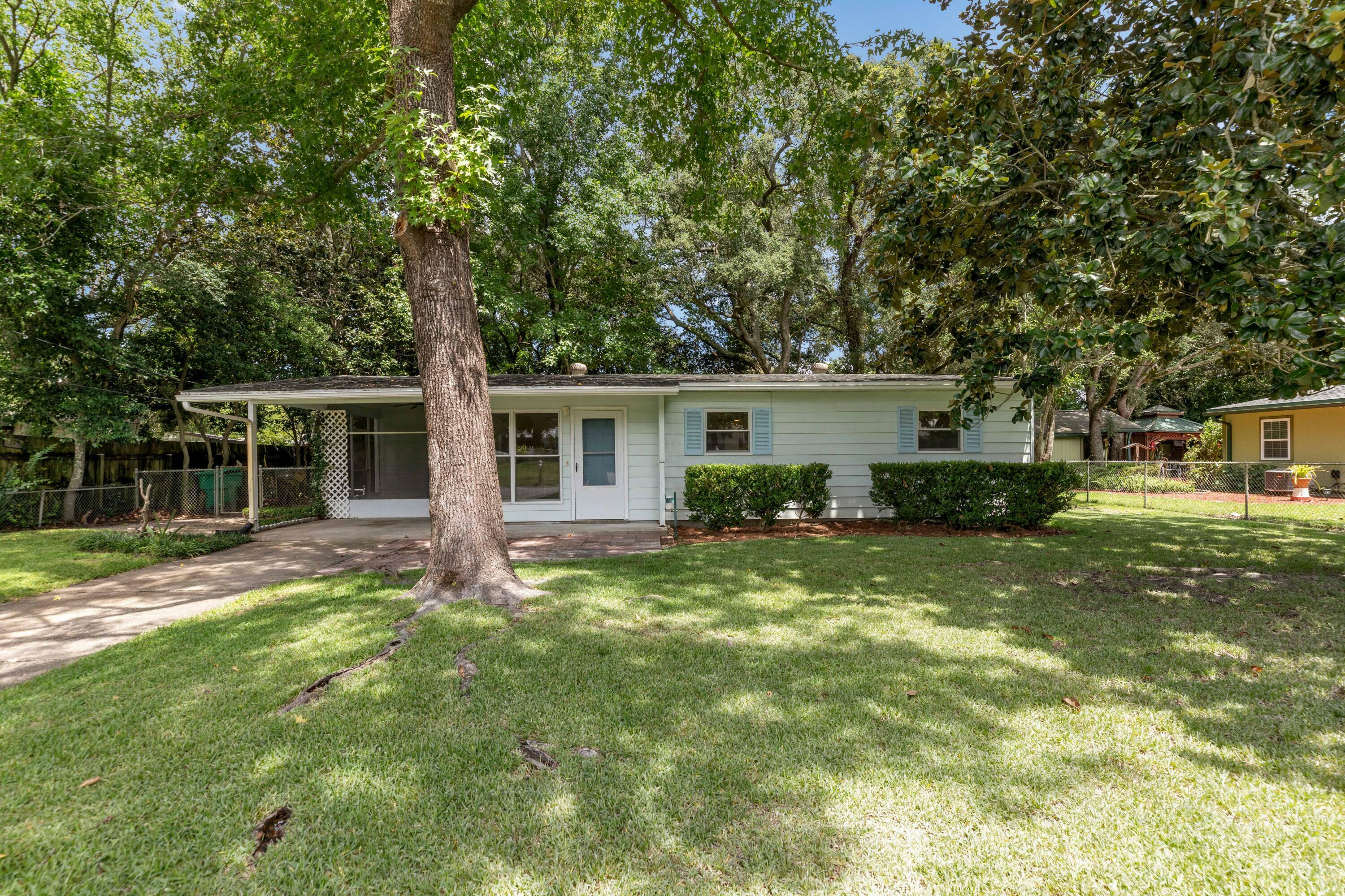 Property Photo:  505 Sheffield Street  FL 32547 