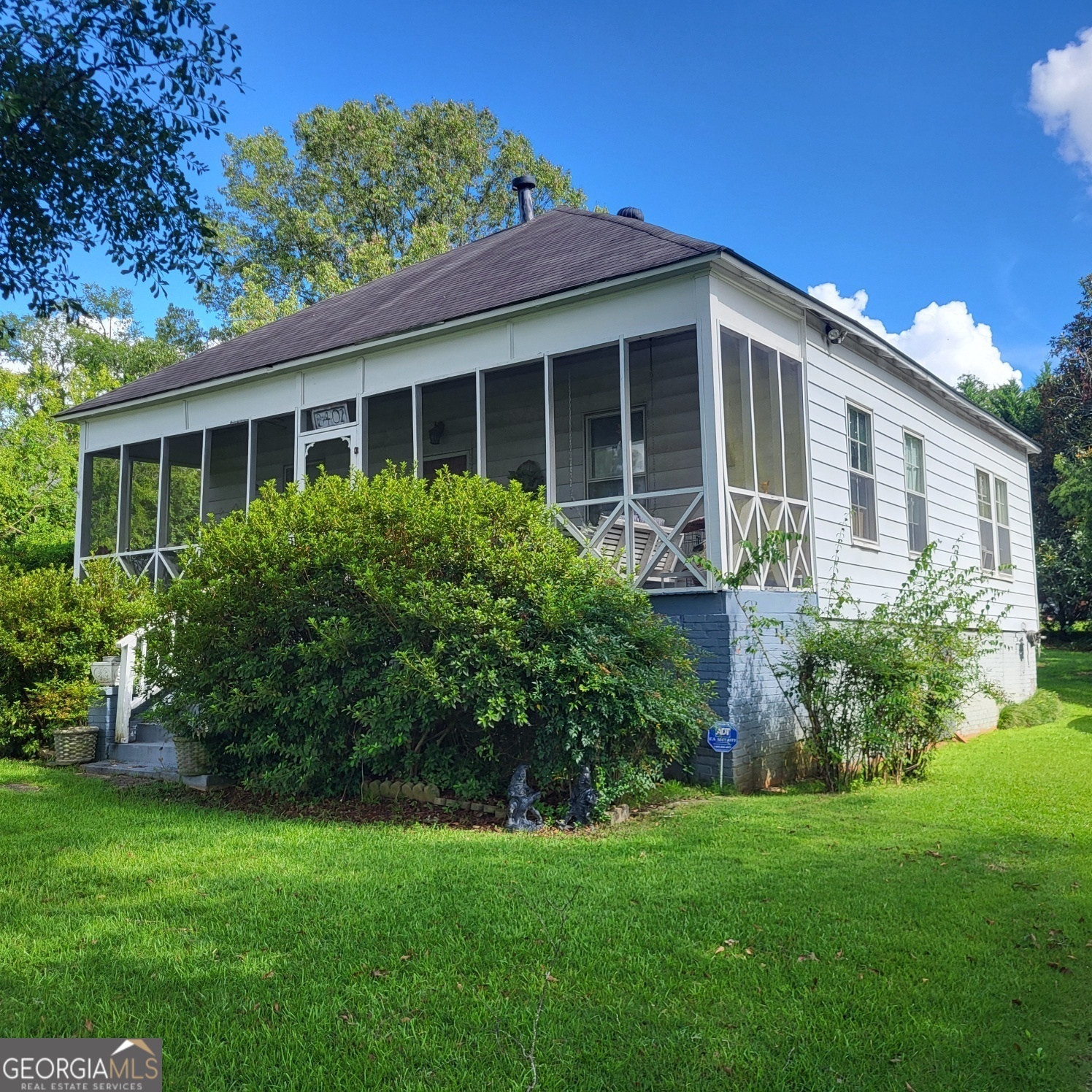 Property Photo:  2402 34th Street  AL 36854 