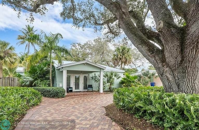 Property Photo:  925 SW 21st Street  FL 33315 