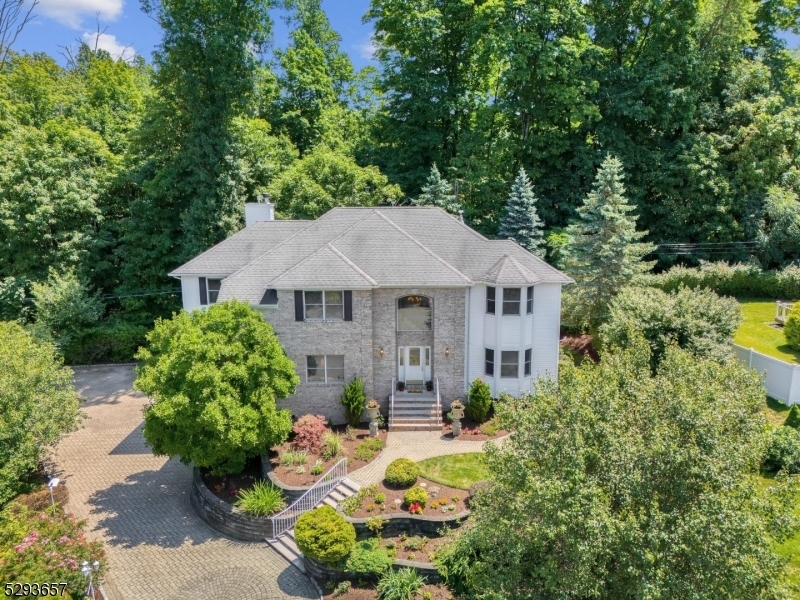 Property Photo:  4 Glen Airlee Ct  NJ 07960 