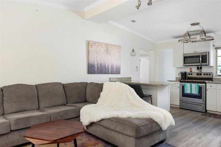 Property Photo:  918 Sandpiper Way S  FL 33707 