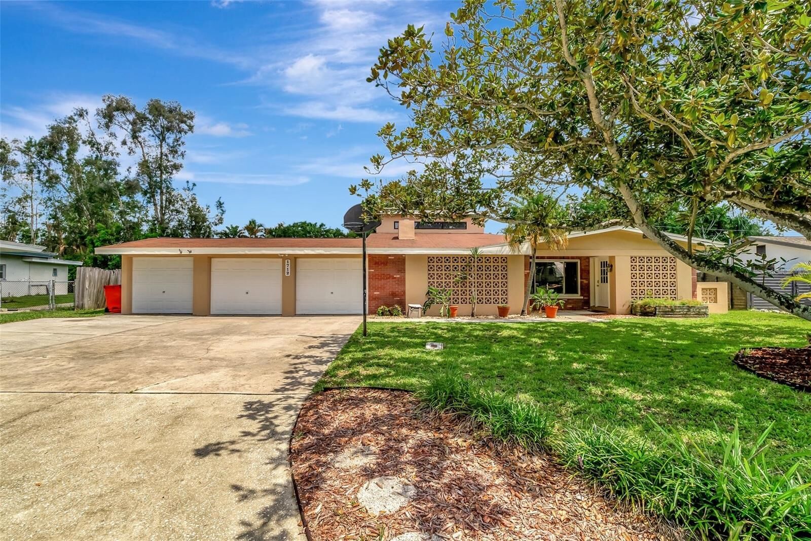 Property Photo:  1712 Faulds Road N  FL 33756 