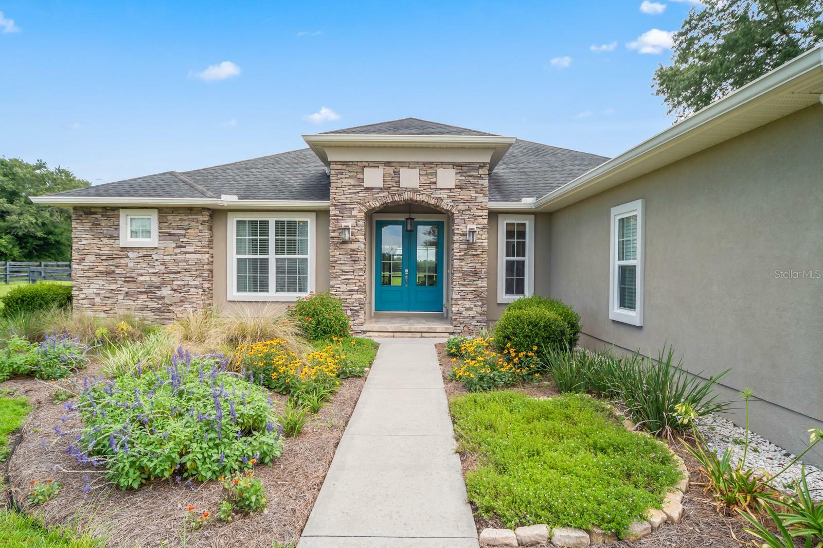 Property Photo: 1047 SW Mandiba Drive FL 32024