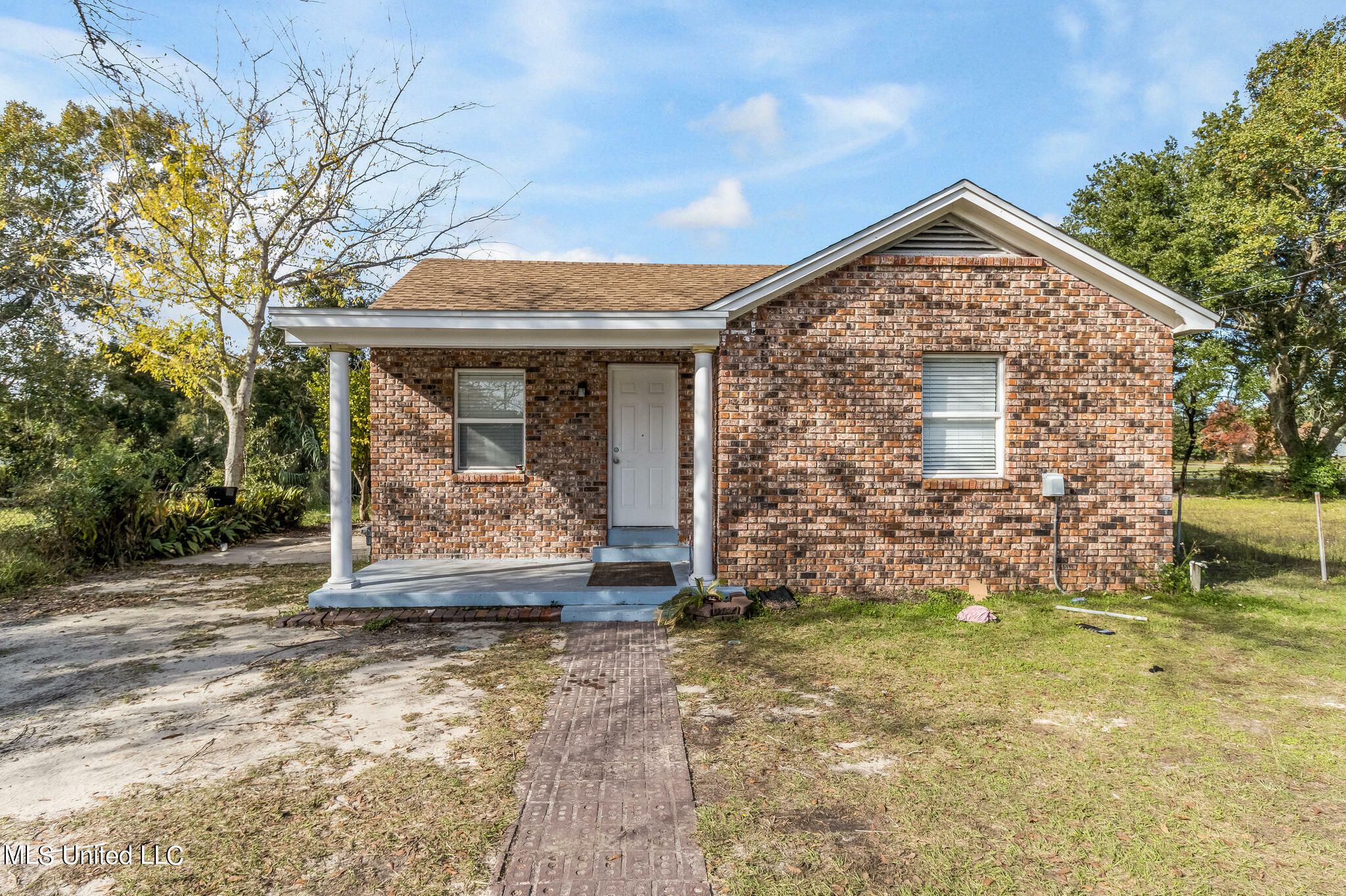 Property Photo:  223 Kuhn Street  MS 39530 