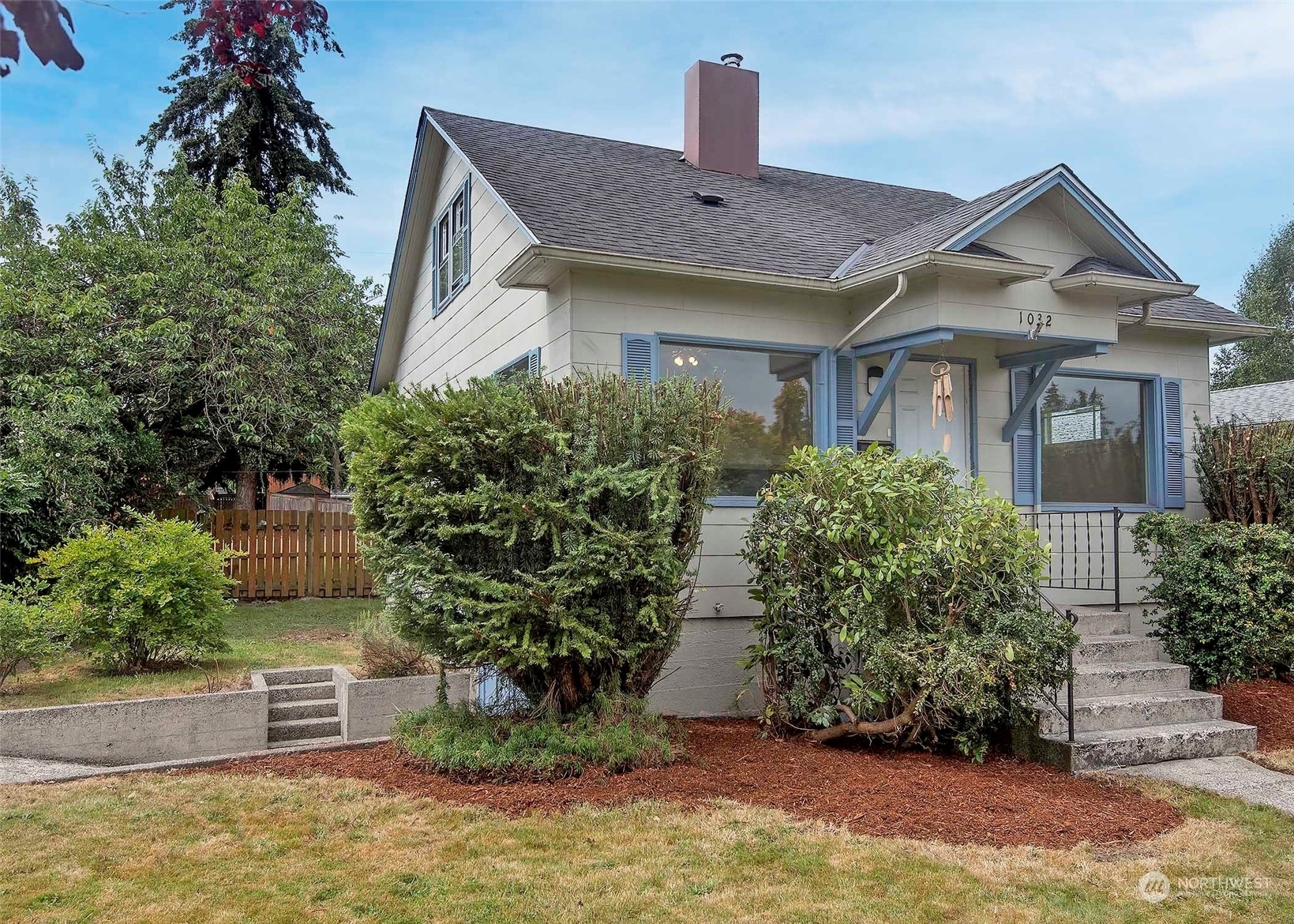 Property Photo:  1032 Rockefeller Avenue  WA 98201 