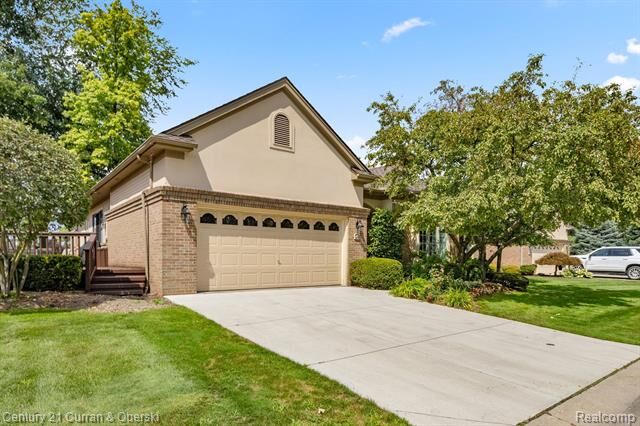 Property Photo:  45 Turnberry Lane  MI 48120 