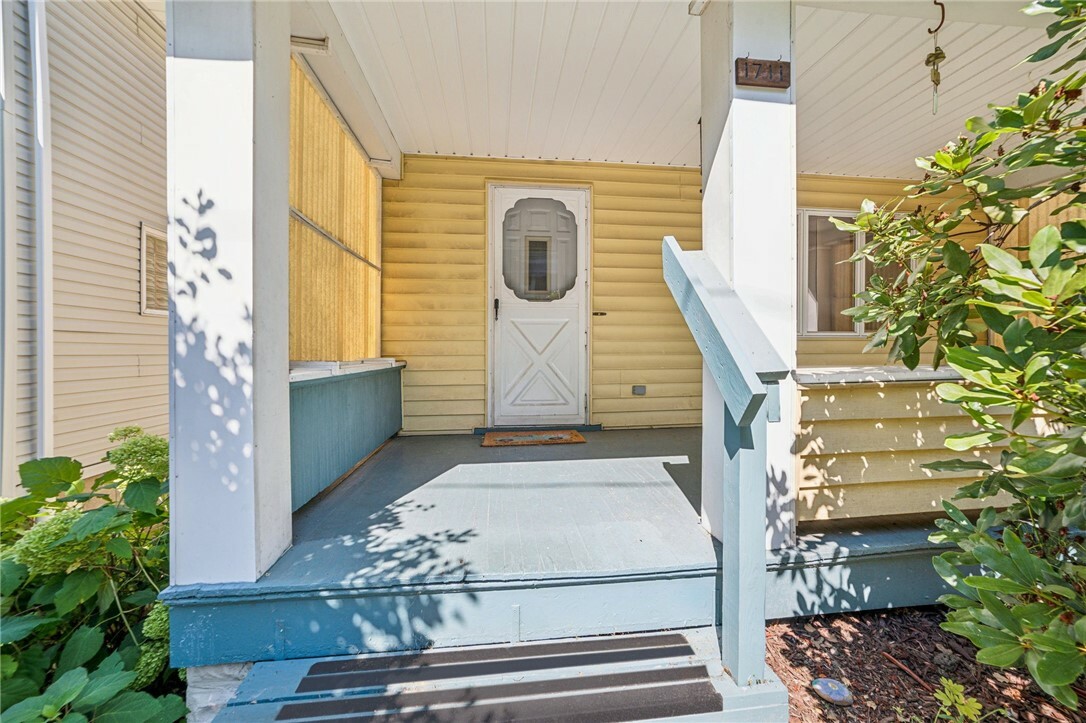 Property Photo:  1711 Woodmont Ave  PA 15068 