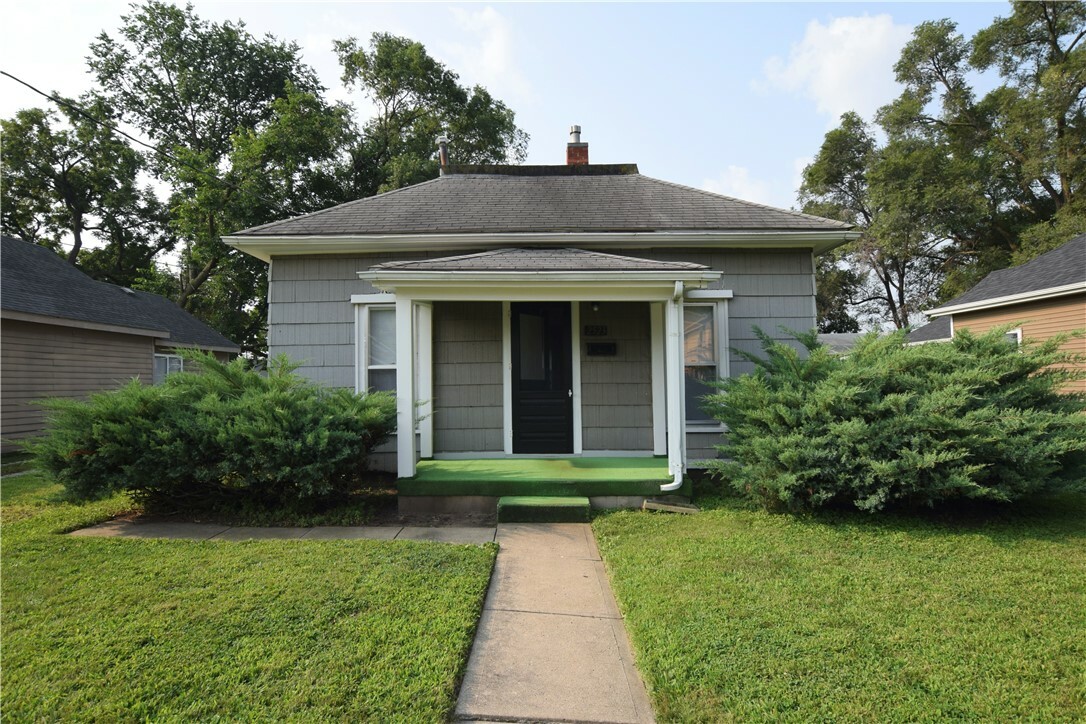 2523 Logan Avenue  Des Moines IA 50317 photo