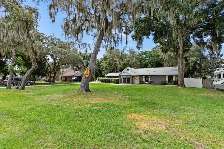 Property Photo: 1009 Pine Ridge Dairy Road FL 34731