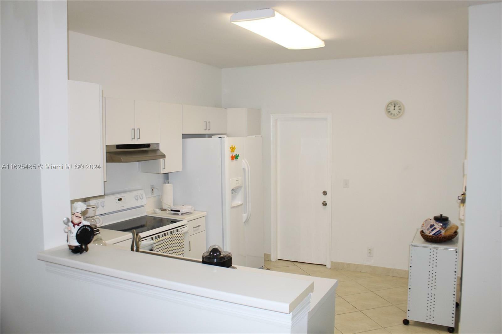 Property Photo:  3705 San Simeon Cir 3705  FL 33331 