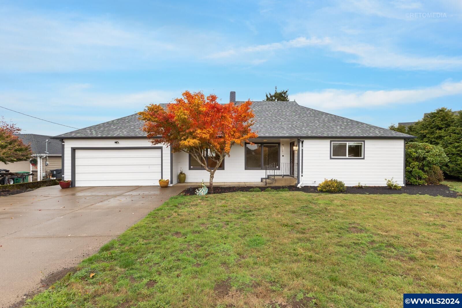 Property Photo:  535 NE Starr St  OR 97385 