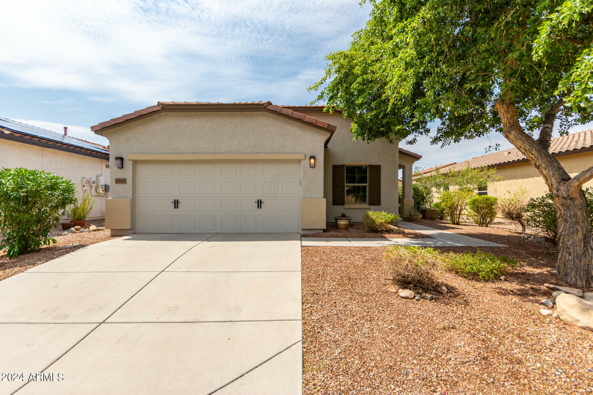 Property Photo:  10847 W Avenida Del Rey --  AZ 85383 