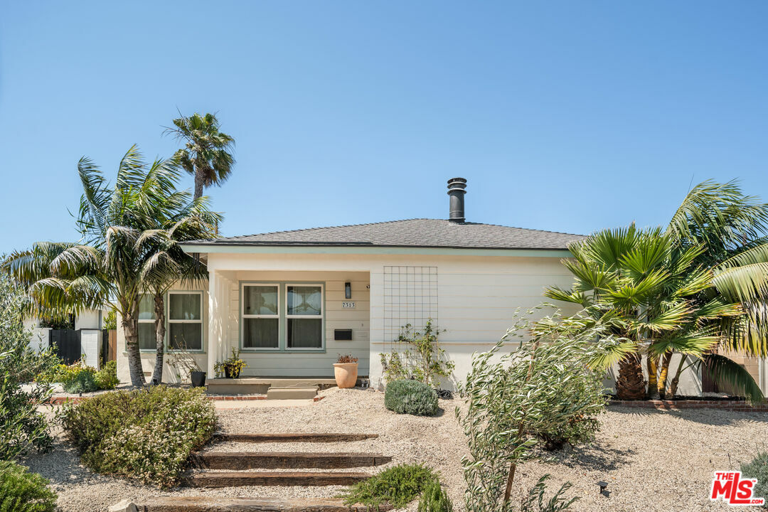 Property Photo:  7313  W 87th Pl  CA 90045 