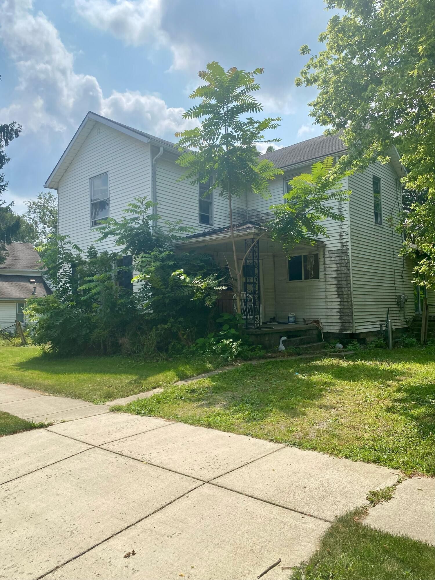 Property Photo:  443 E Farming Street  OH 43302 