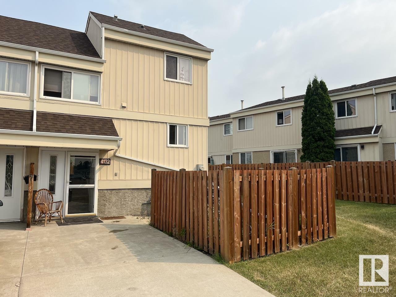 Photo de la propriété:  4132 134 Avenue NW  AB T5A 3M2 