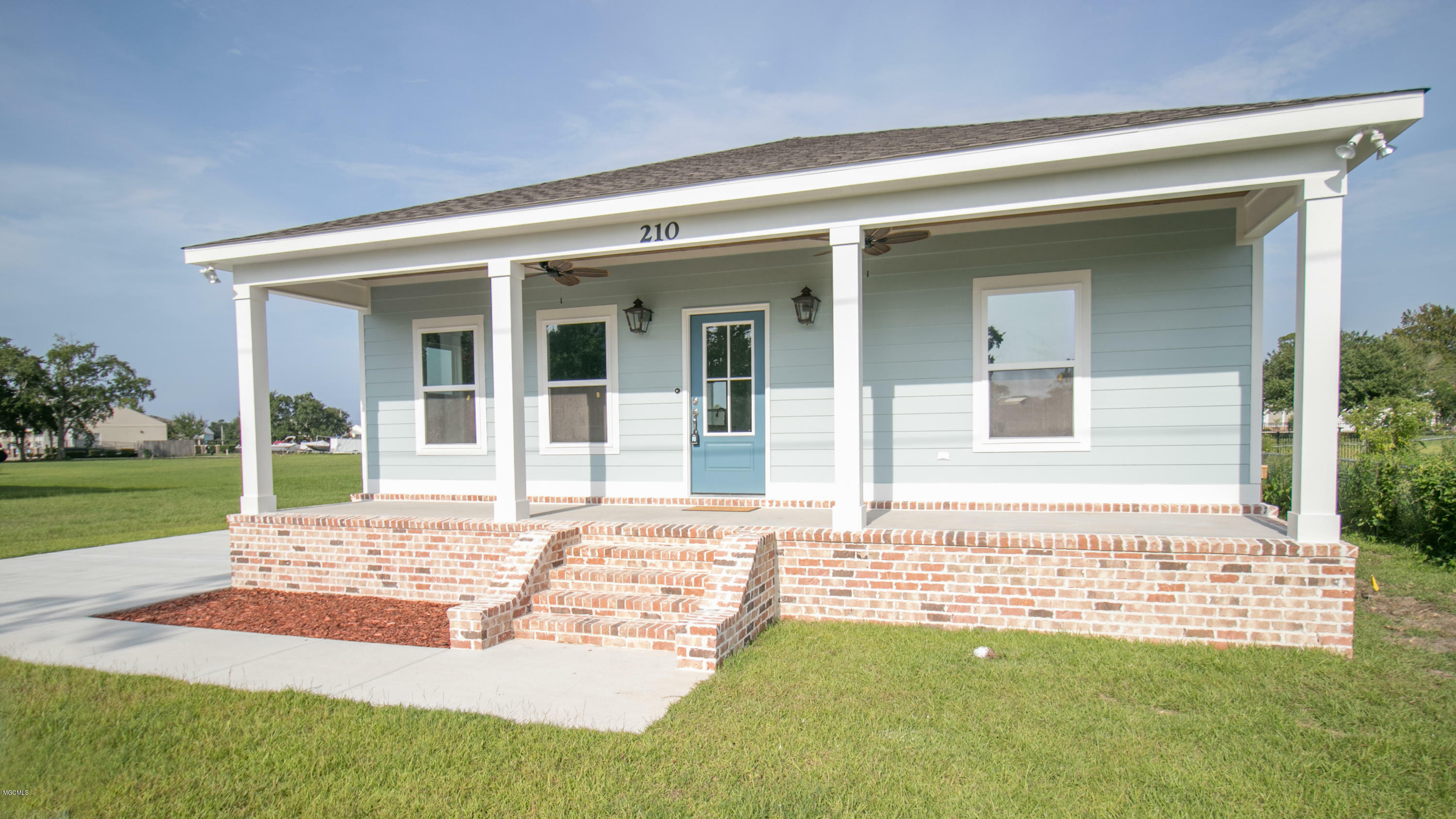 Property Photo:  117 Oak View Avenue  MS 39560 