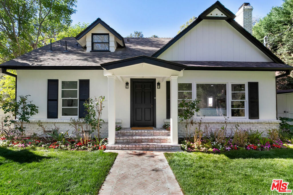 Property Photo:  2255 Benedict Canyon Drive  CA 90210 