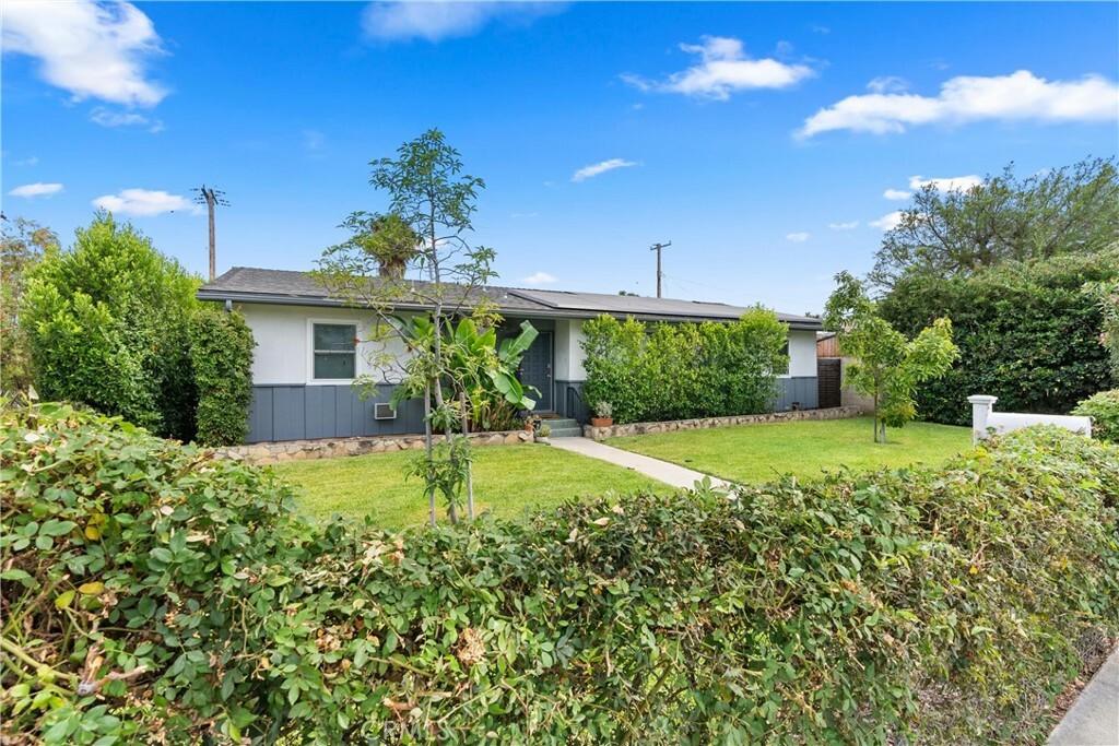 Property Photo:  401 E Valencia Drive  CA 92832 