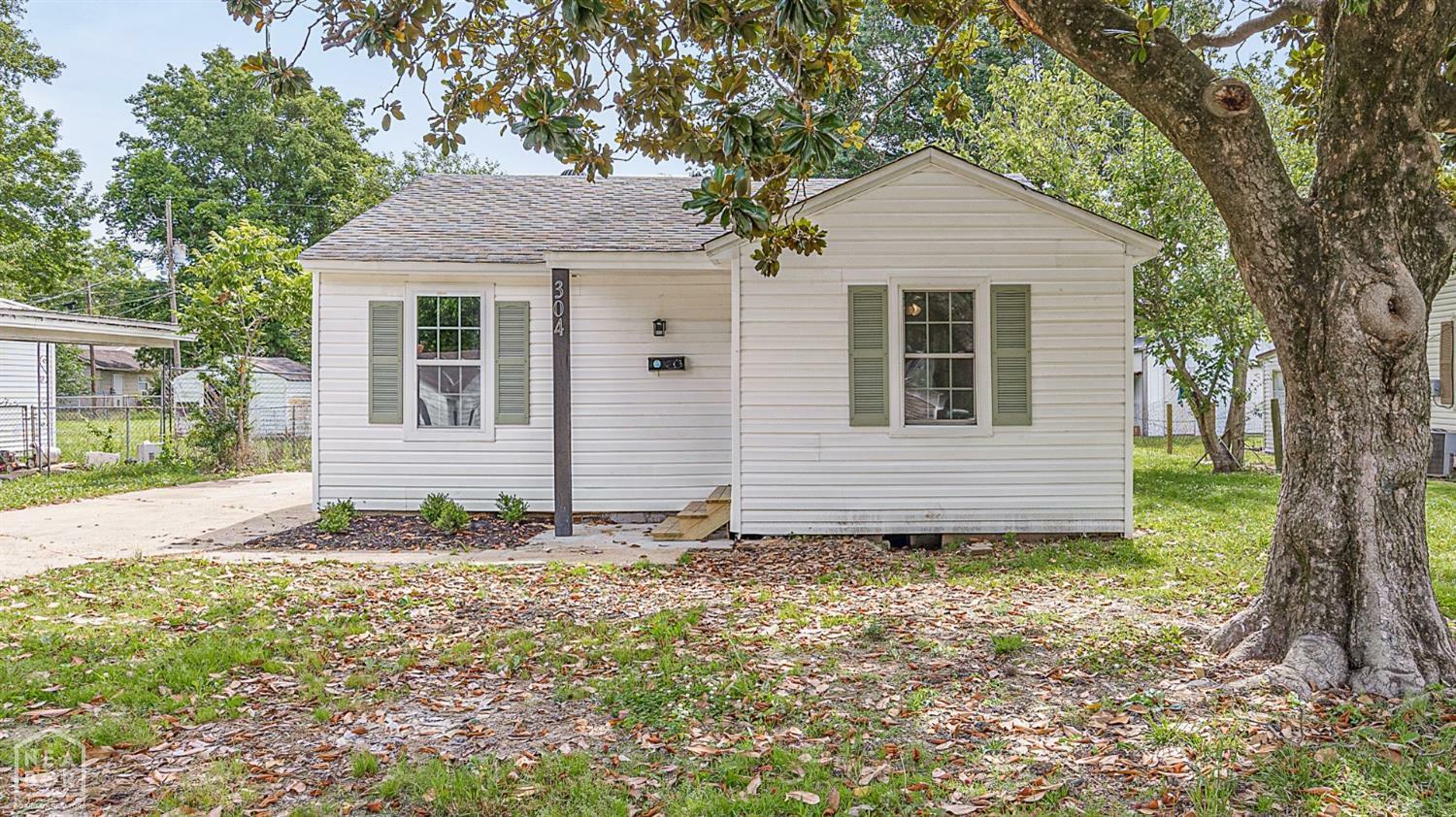 Property Photo:  304 Ellis Avenue  AR 72472 