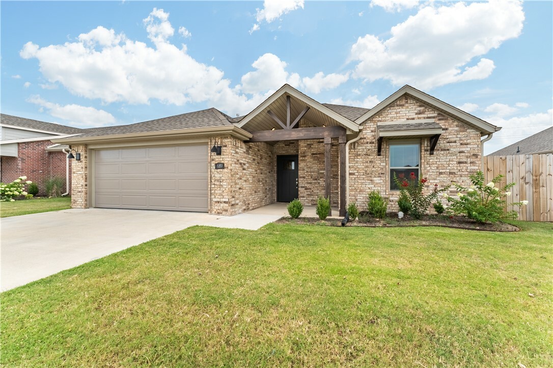 Property Photo: 689 Woodplains Avenue AR 72762