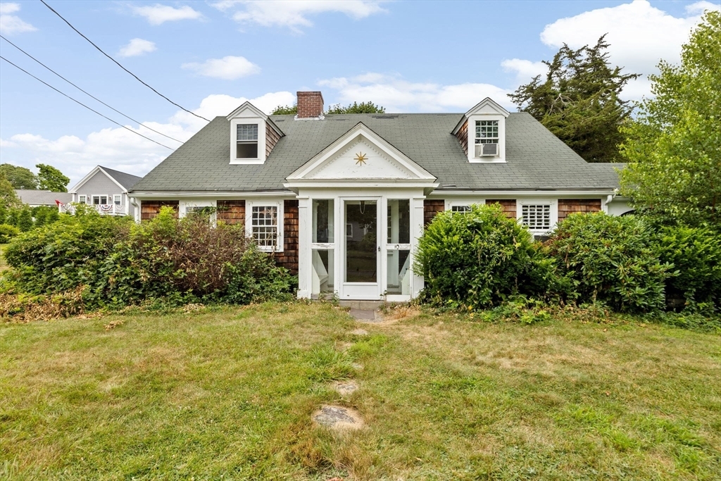 Property Photo:  10 Brookline Rd  MA 02066 