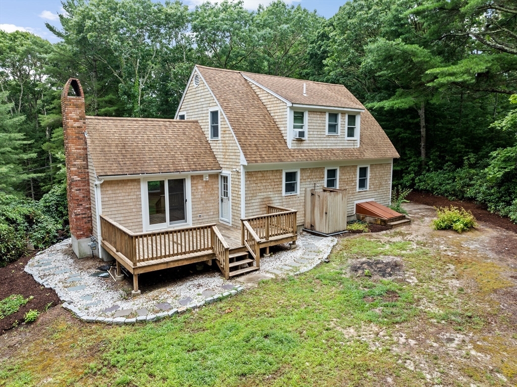 Property Photo:  216 Poponessett Rd  MA 02635 