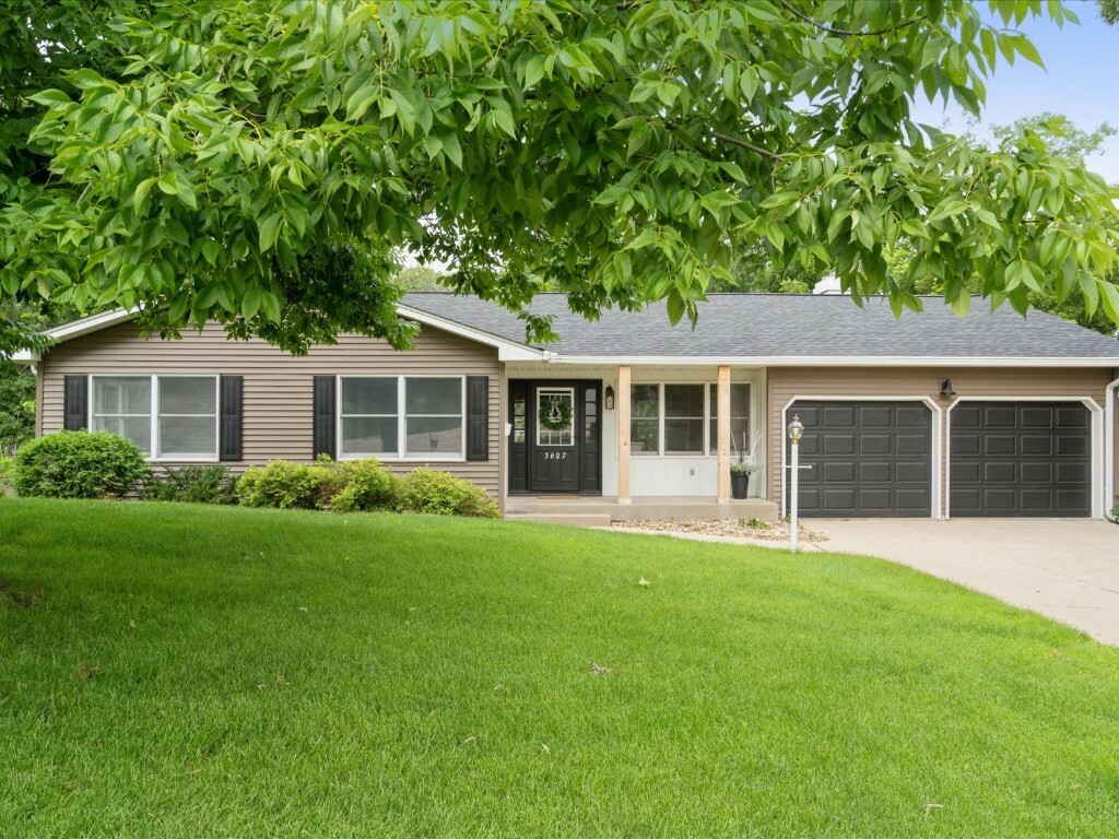 Property Photo:  3607 Terrace Hill Dr NE  IA 52402 