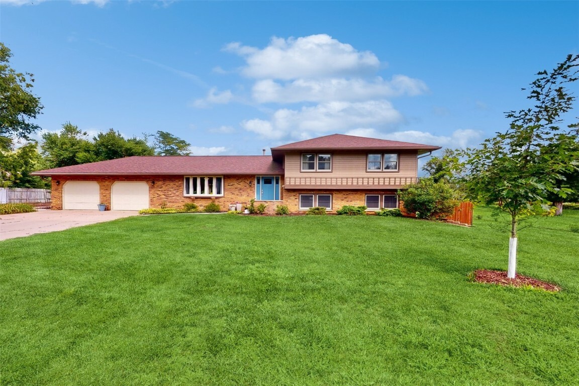 Property Photo:  4130 W Valley Drive  IA 52411 