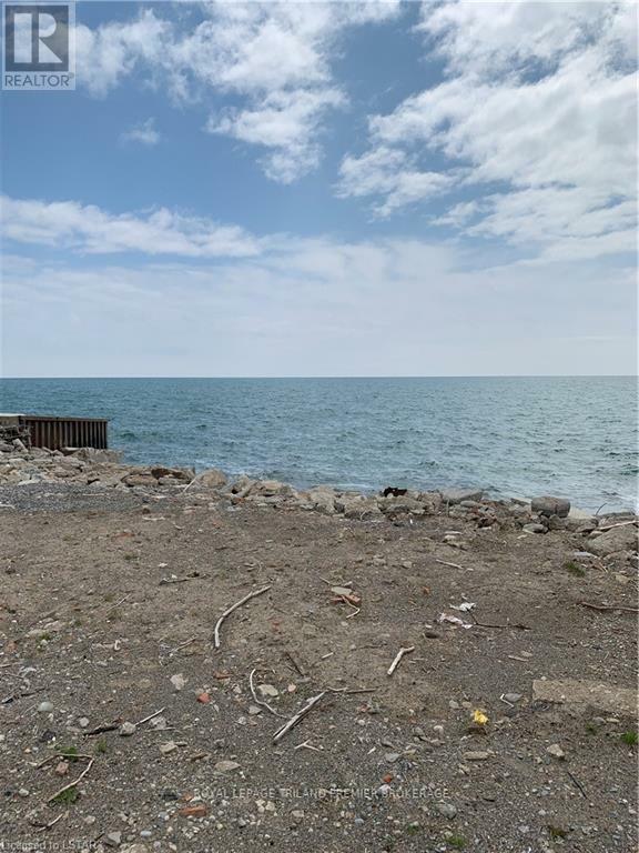 Property Photo:  18094 Erie Shore Drive  ON N0P 1A0 