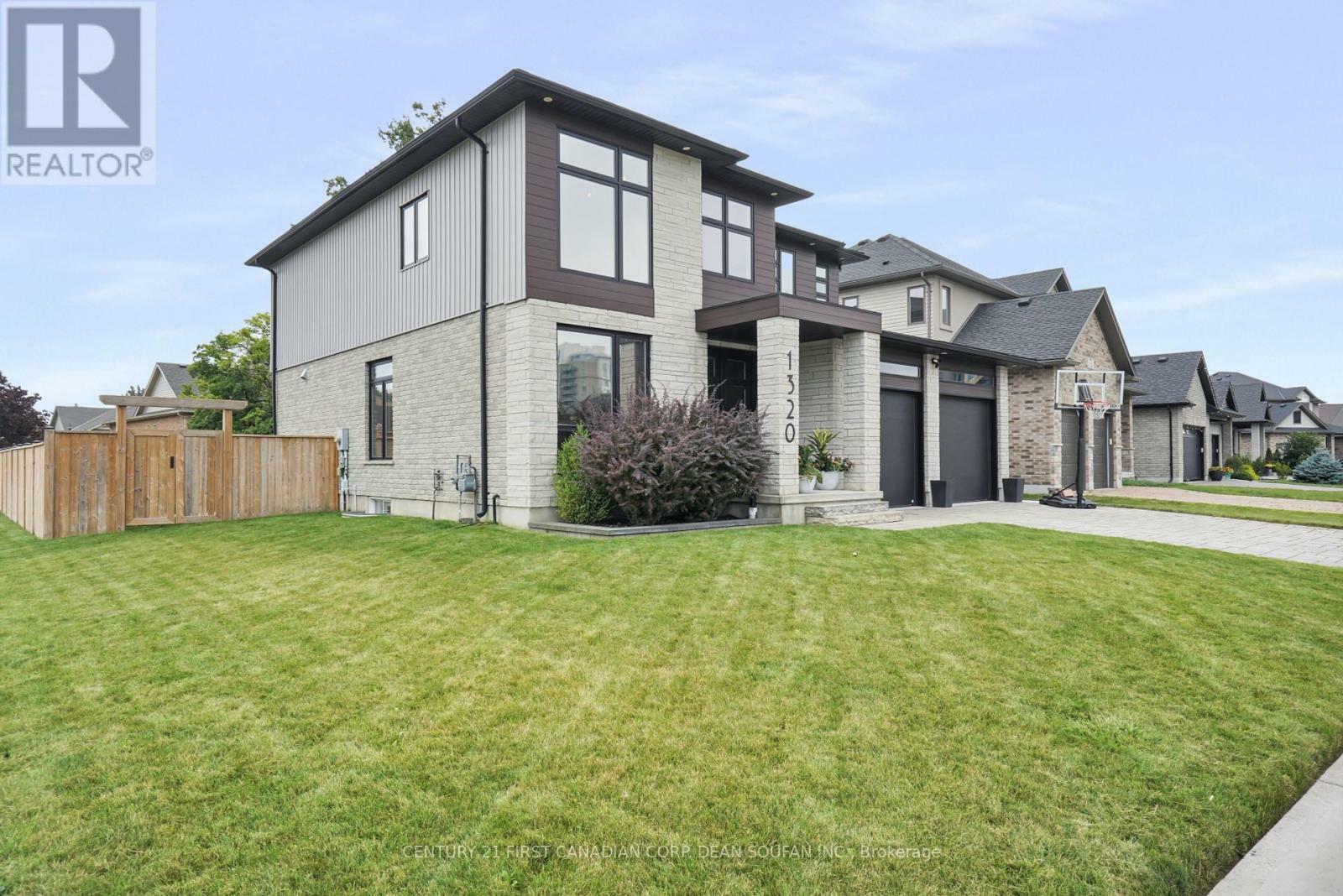 Photo de la propriété:  1320 Thornley Street  ON N6K 0G7 