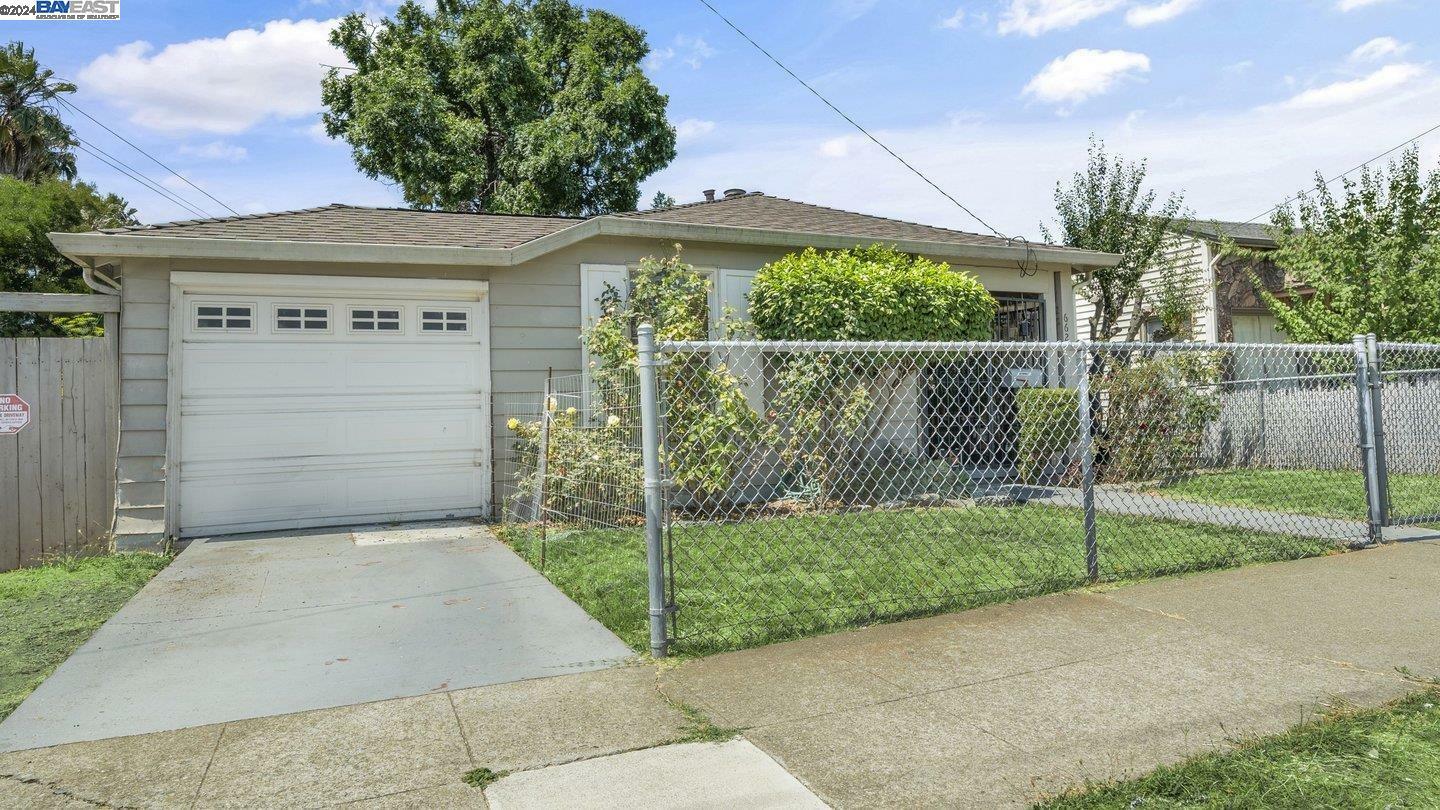 6625 Eastlawn St  Oakland CA 94621 photo