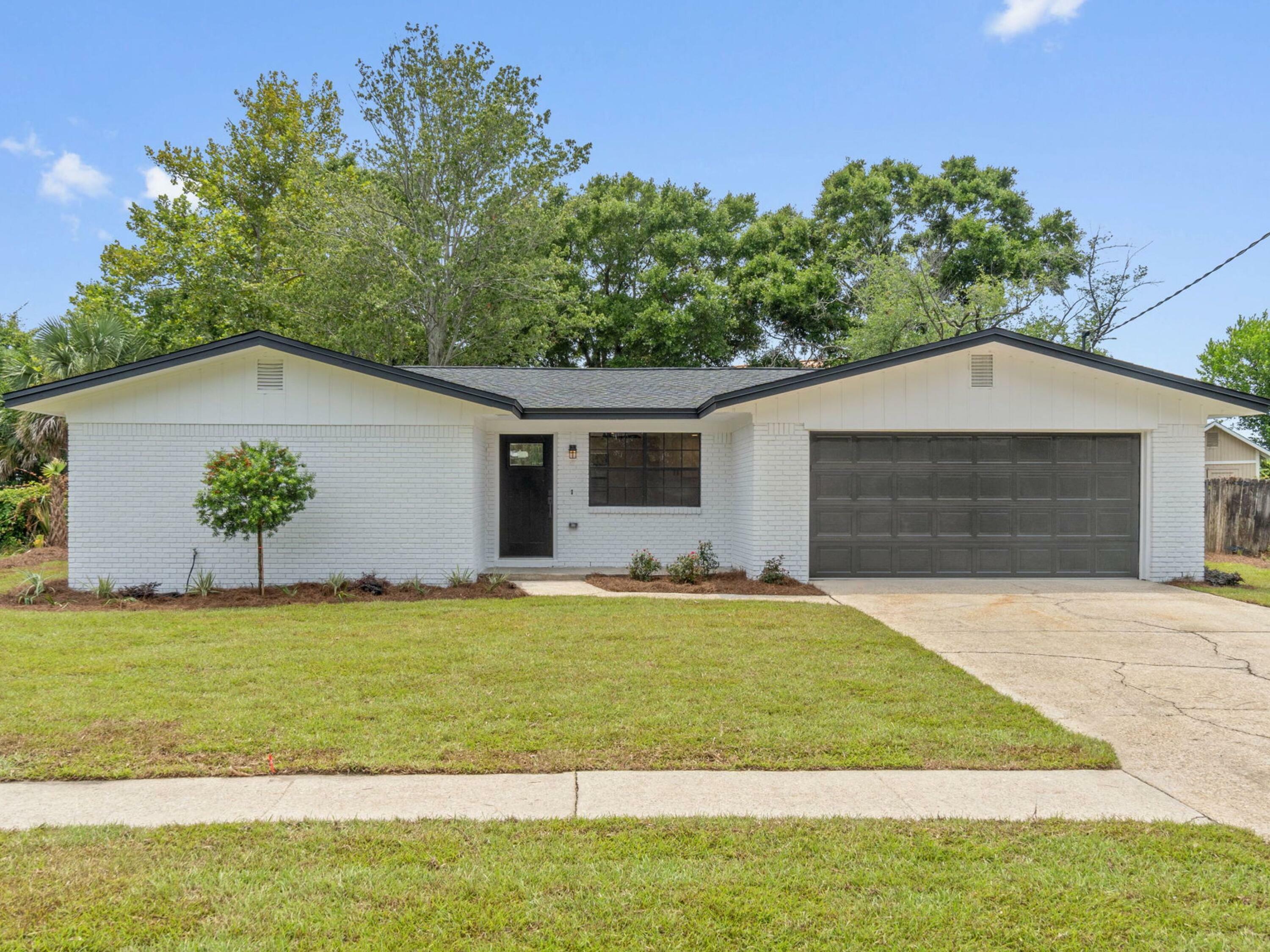 Property Photo:  609 Sea View Circle  FL 32541 