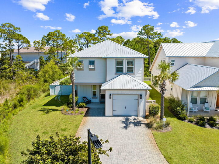 Property Photo: 61 Shelley'S Way FL 32550