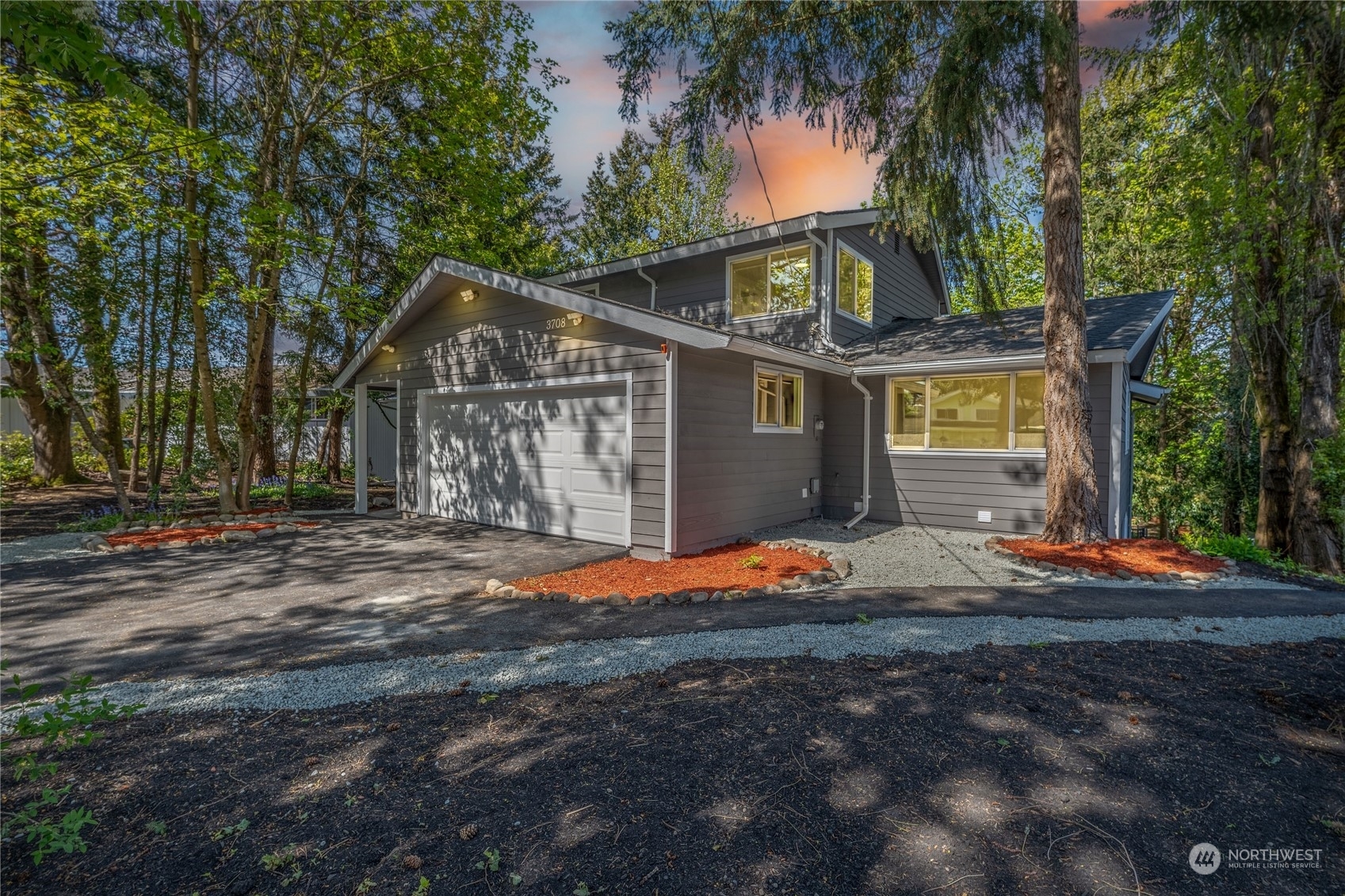 Property Photo:  3708 S Hampton Way  WA 98032 