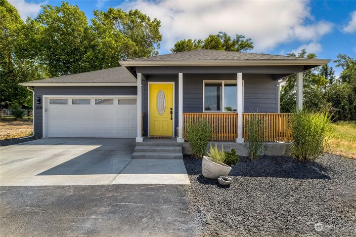 Property Photo:  2038  Mary Lane  WA 99362 