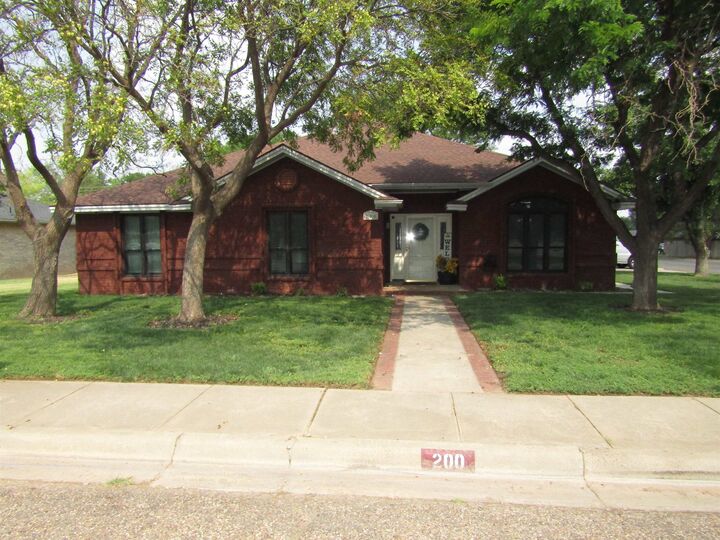 Property Photo:  200 Kingwood St  TX 79045 
