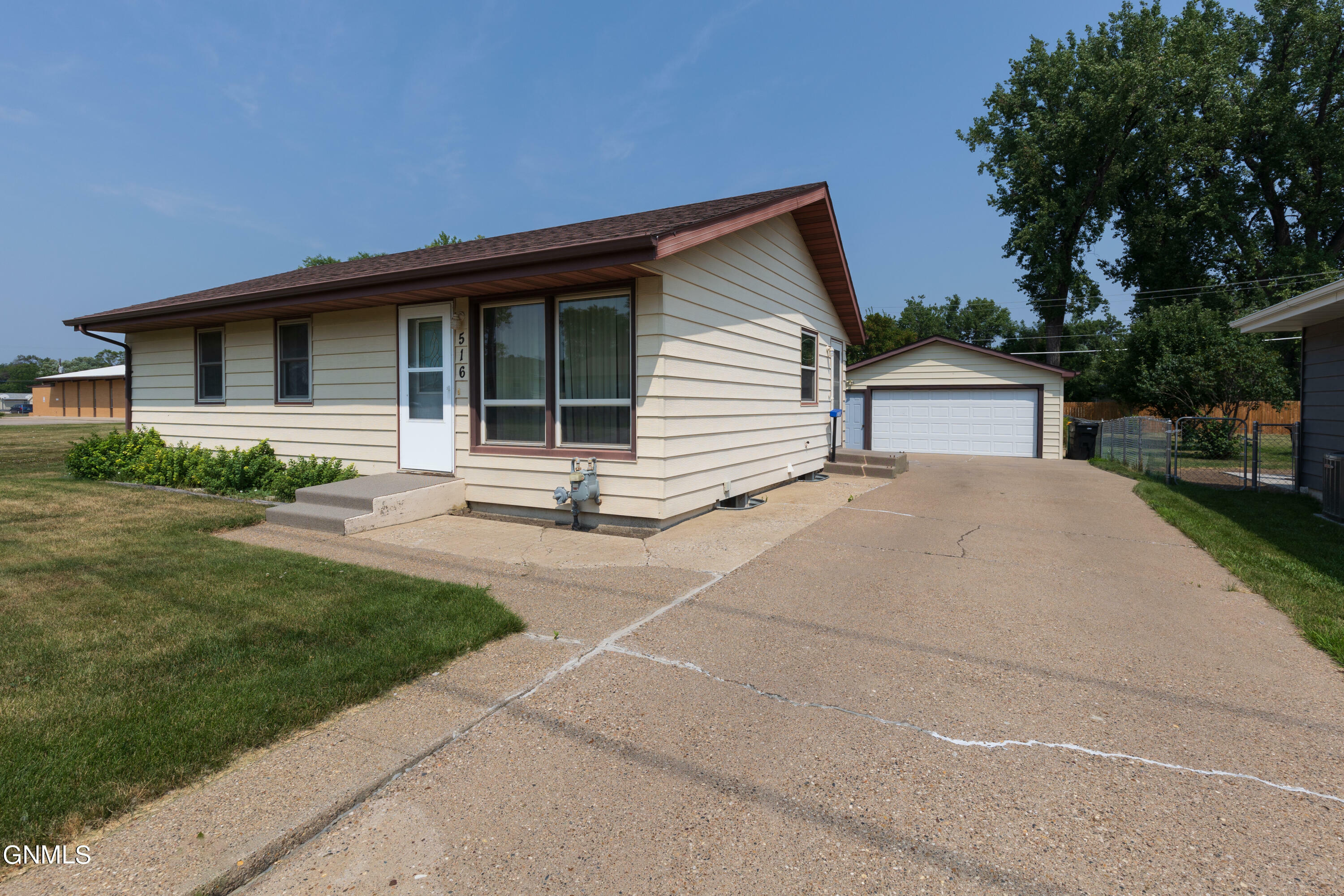 Property Photo:  516 W Ingals Avenue  ND 58504 