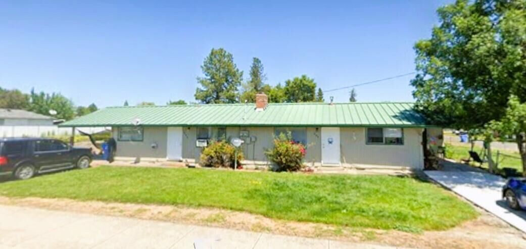 Property Photo: 204 Fargo Street OR 97524