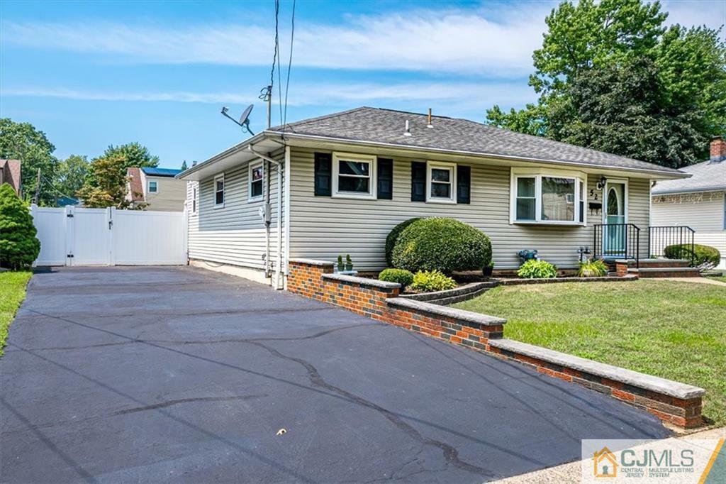 Property Photo:  52 Hickory Street  NJ 08817 