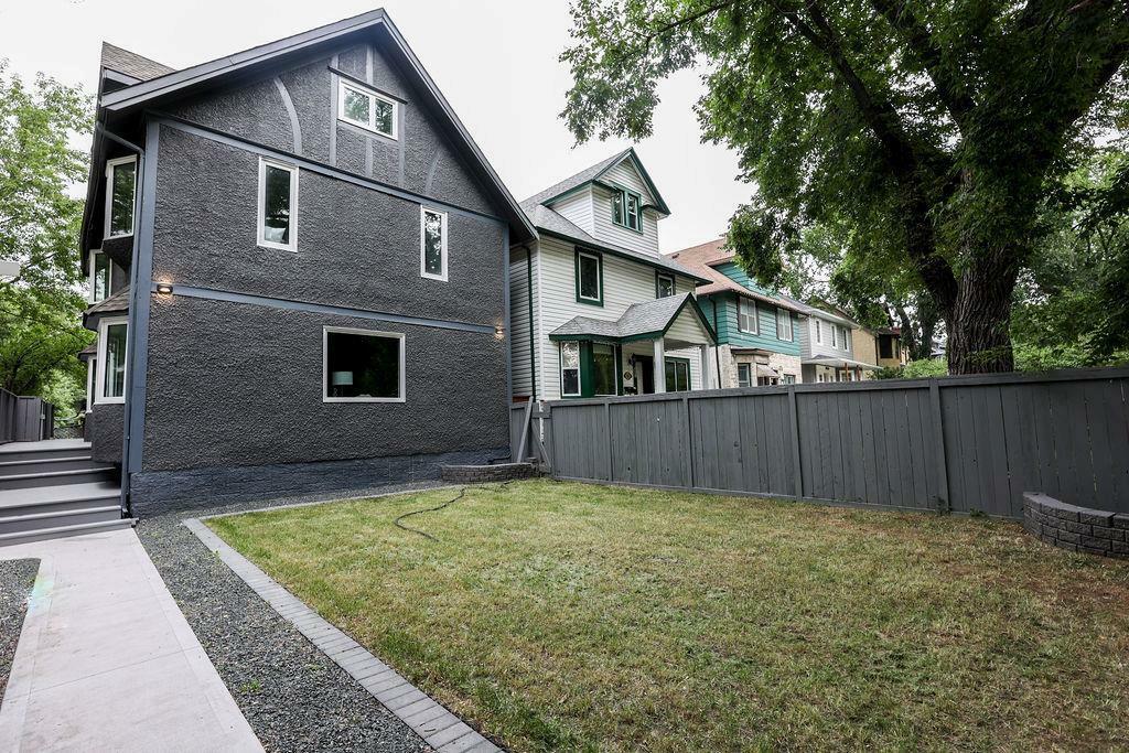 Photo de la propriété:  163 Harrow Street  MB R3Y 0K8 