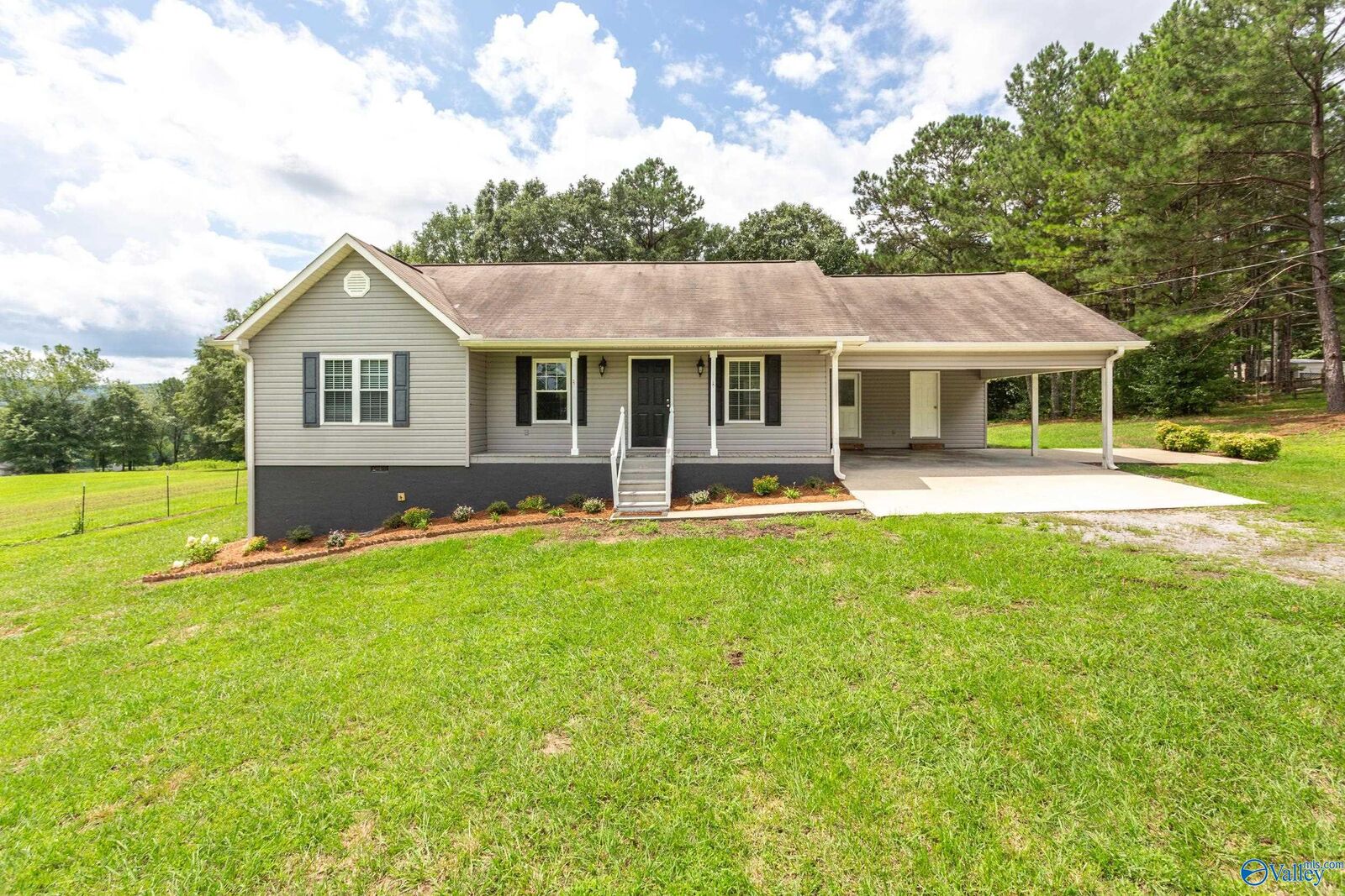 Property Photo:  203 Alverson Road  AL 35904 