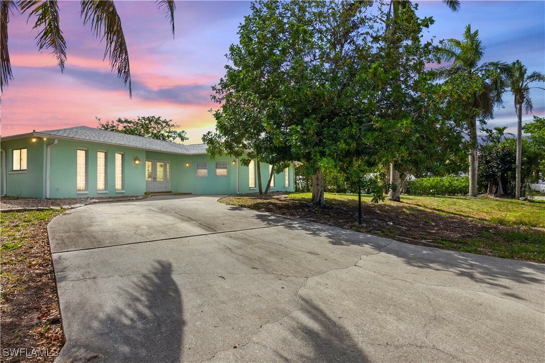 Property Photo: 3461 Lakeview Drive FL 34112