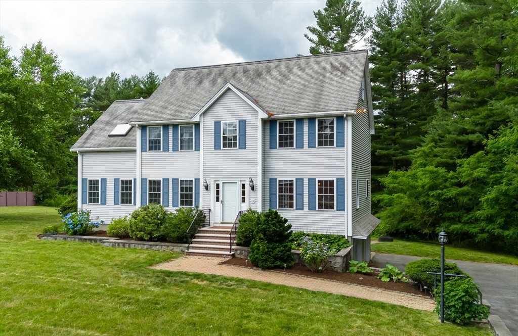 Property Photo:  10 Westmeadow  MA 01862 