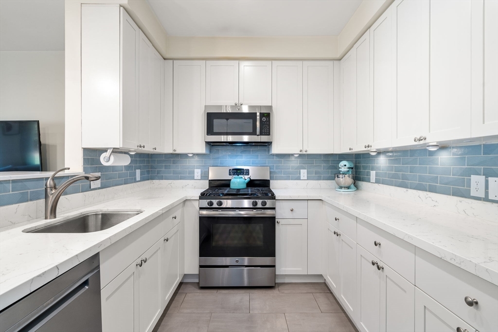 Property Photo:  70 Endicott Street 203  MA 02062 